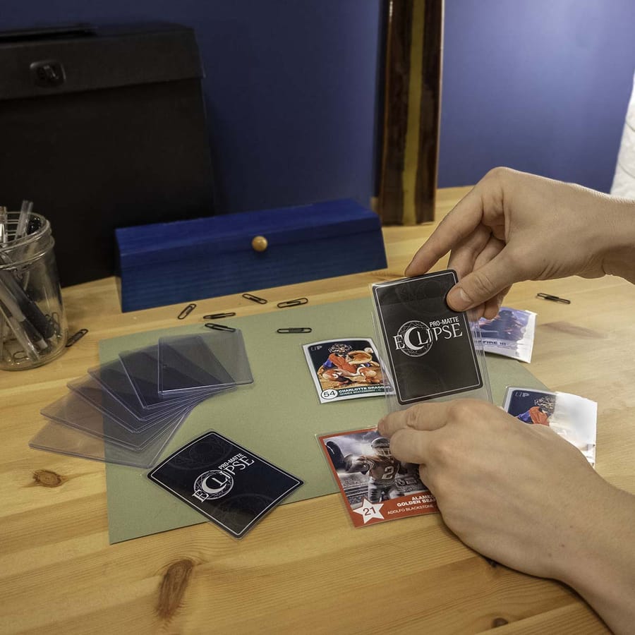 Kit Protection Collection Ultra Pro – 100 Sleeves & Toploaders